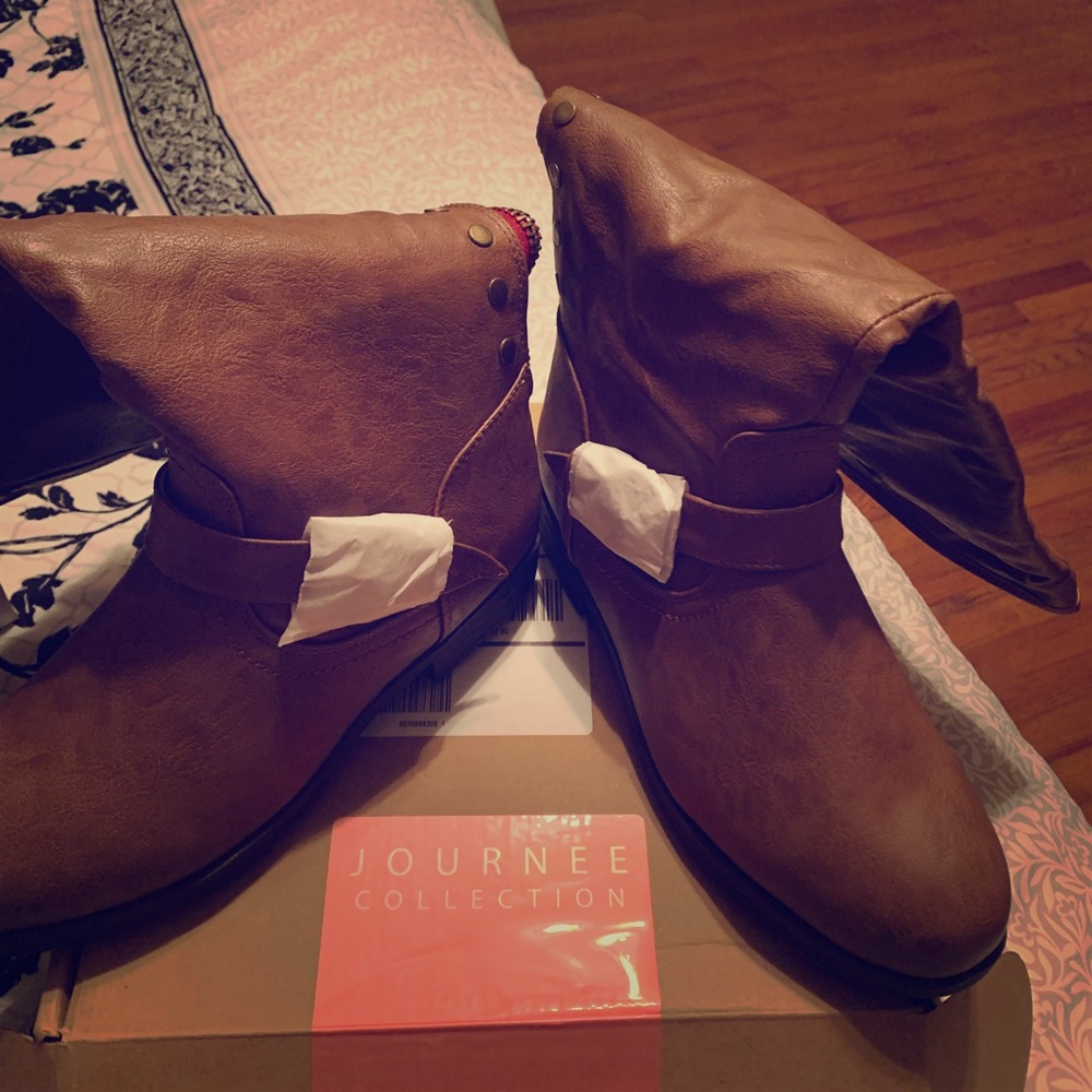 Women’s knee boots. Never worn.
